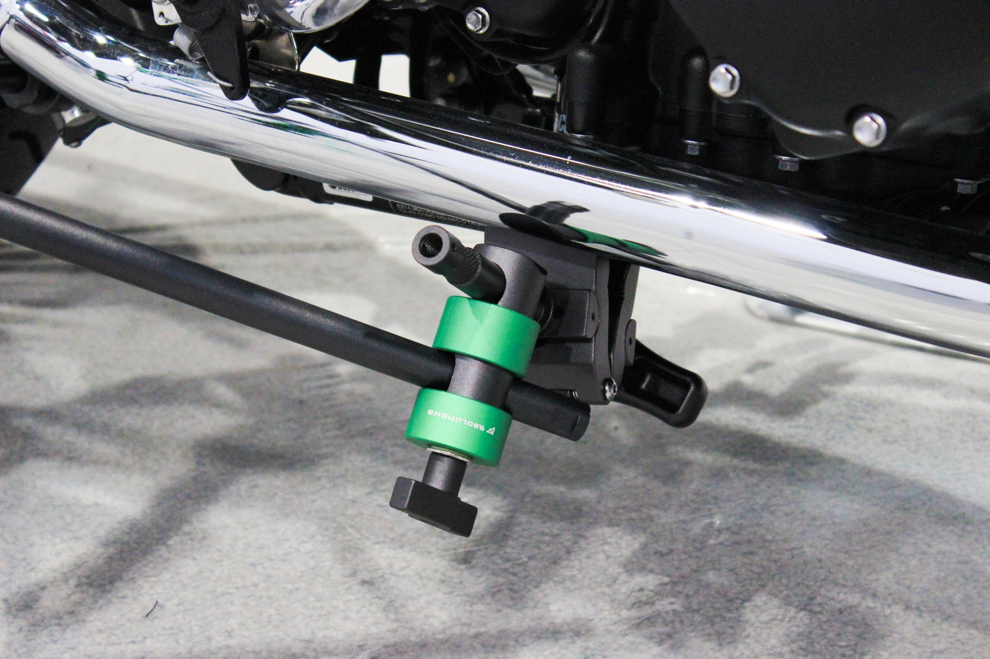 9.SOLUTIONS Python Clamp with 5/8" Baby Pin