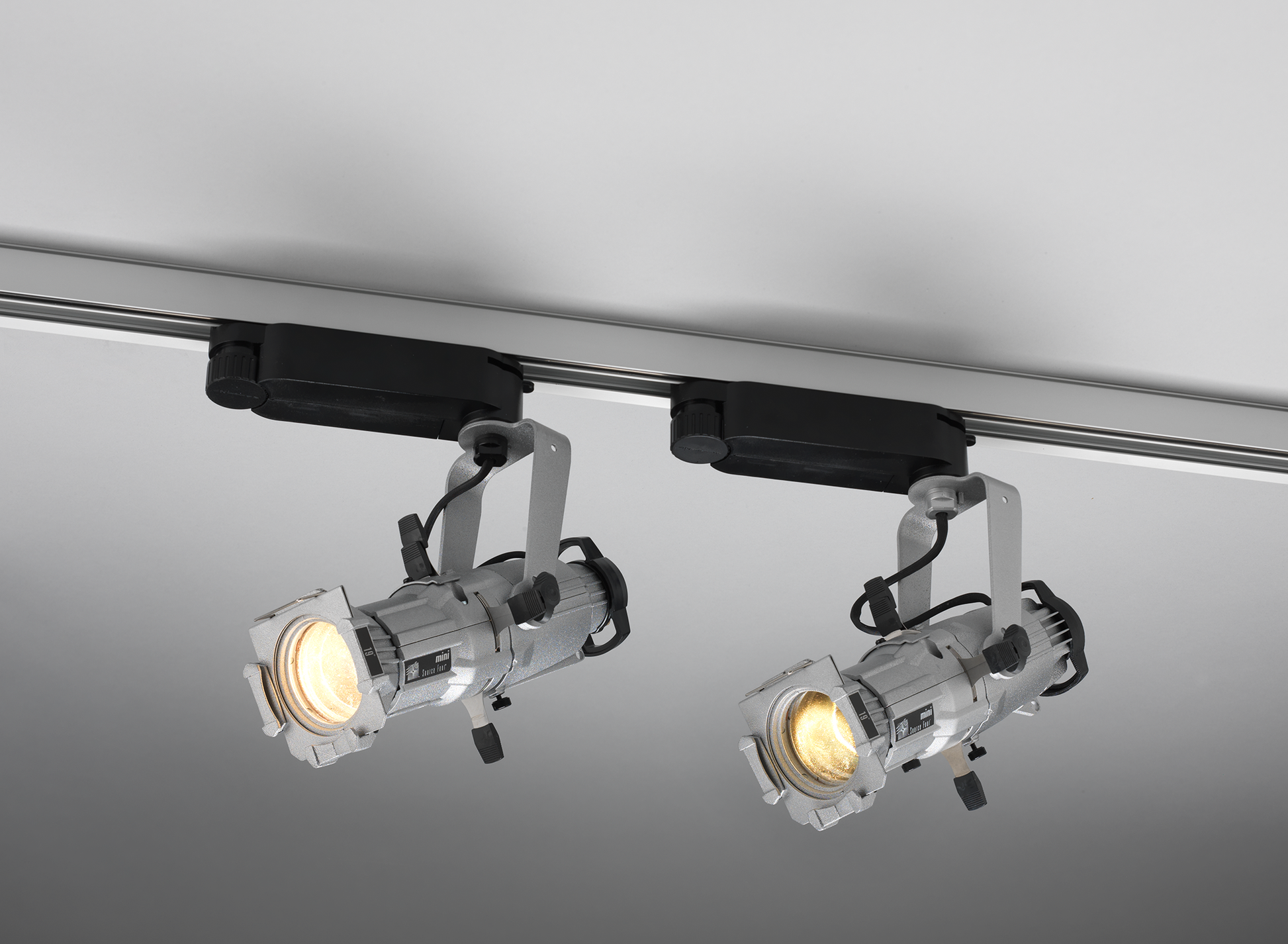 ETC	Source Four Mini LED Portable 4000K